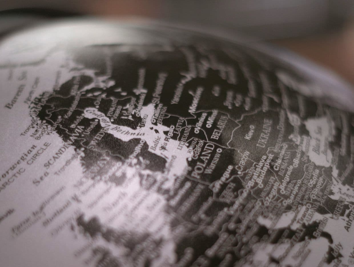 How Investigate Europe operates as a cooperative, and what does it bring